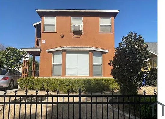 440 W 21st St — Photo 2