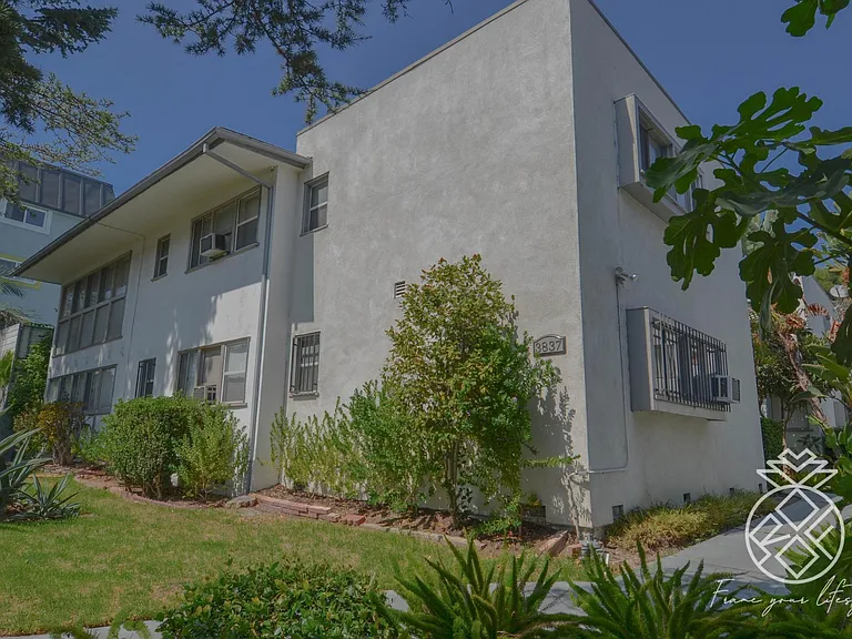 3837 Los Feliz Blvd #9 — Photo 2