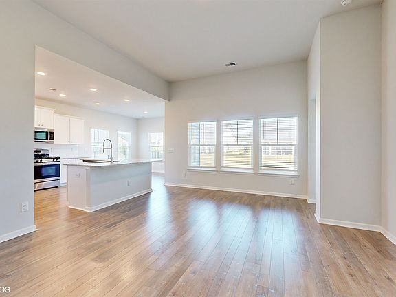 4th image of 163 Barwick Dr NW