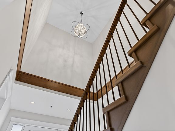 5th image of 20180 Stanton Ave