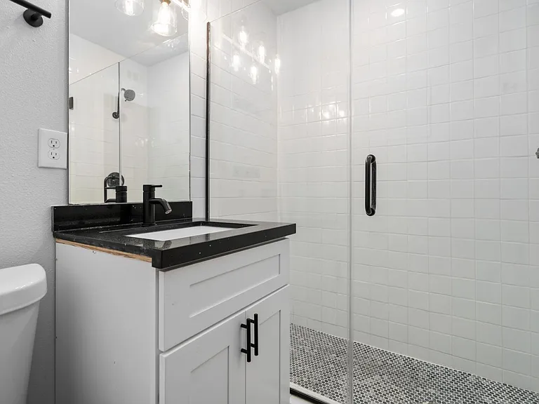606 Harold St — Photo 4