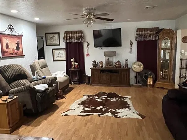 112 E Cameron Dr, Altus, OK 73521