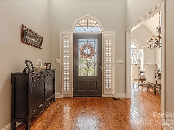 3rd image of 748 Creekbridge Dr
