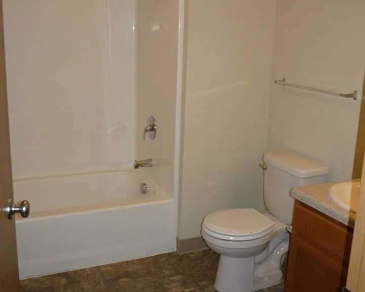 16 Osterhout Dr — Photo 4