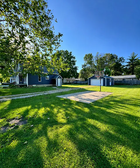 303 E Center St — Photo 2