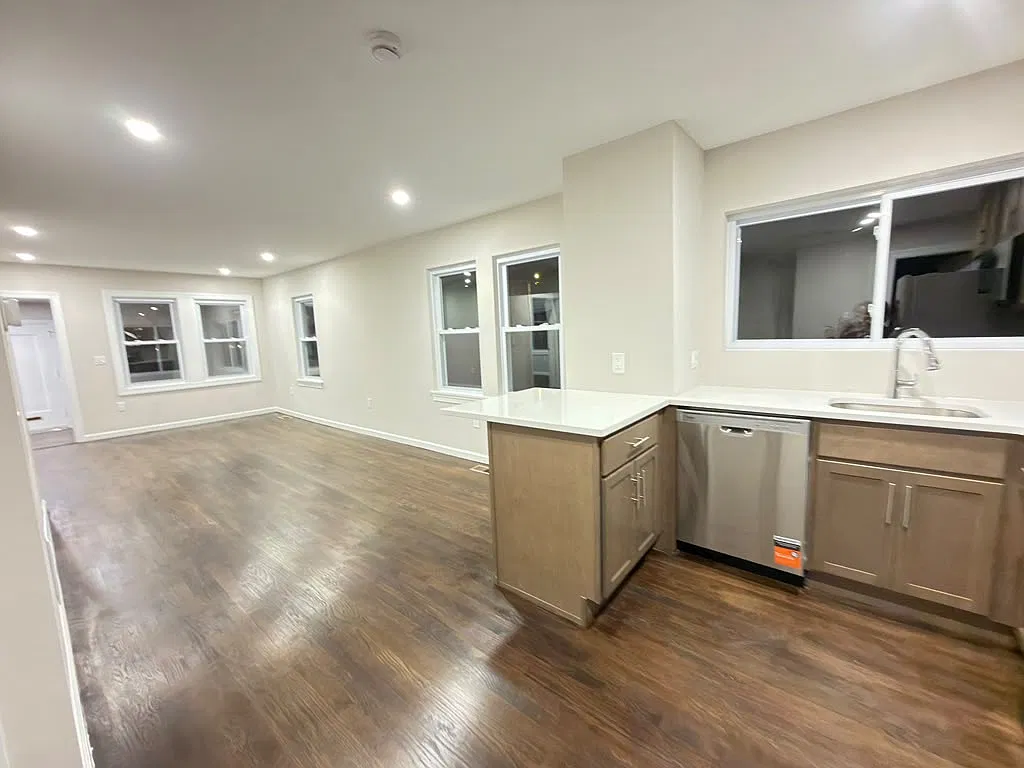 4 bed, $2,590 — Photo 4