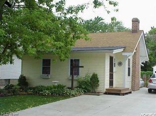 300 Elberta Dr, Vermilion, OH 44089