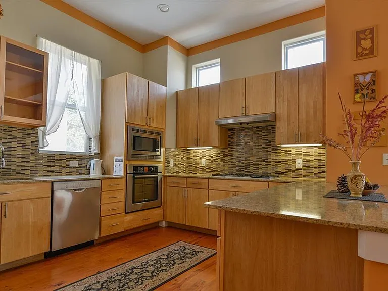 1807 W Webster St — Photo 5