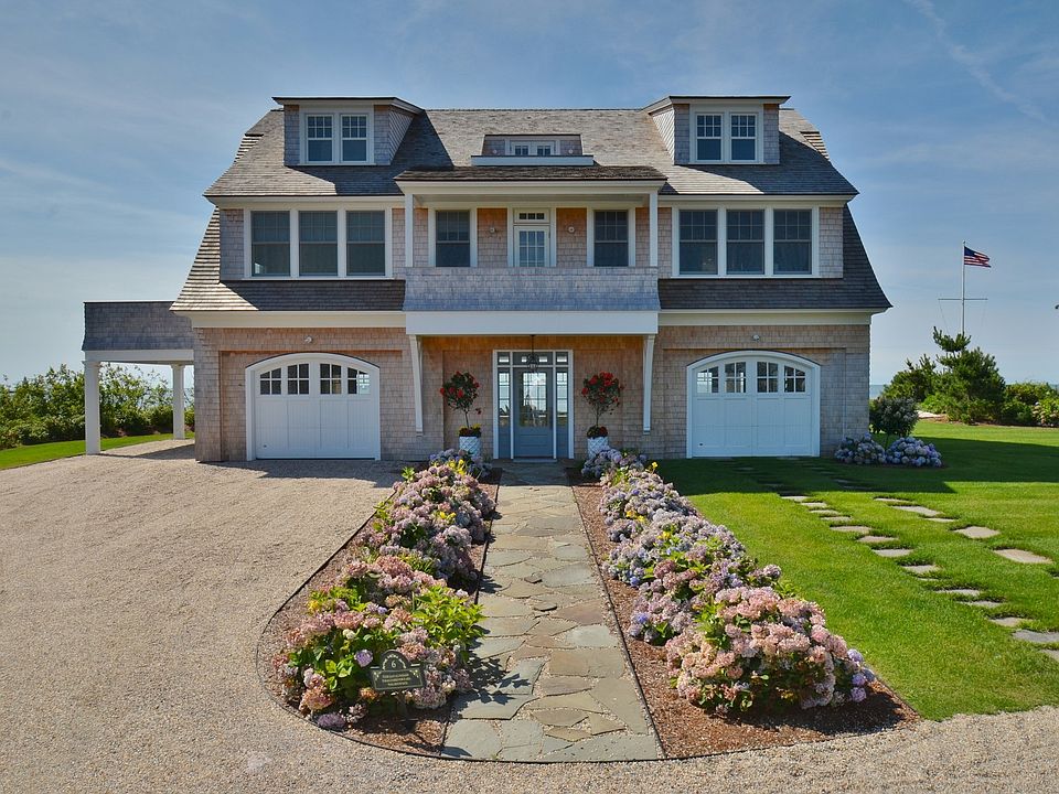 6 Mohegan Avenue