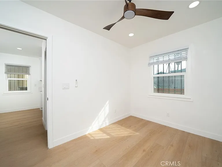 1048 Cedar Ave — Photo 4