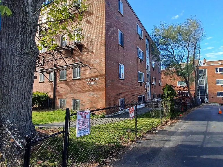 200 Kelton St #21 — Photo 2