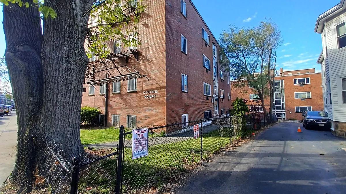 Building Photo - 200 Kelton St #21