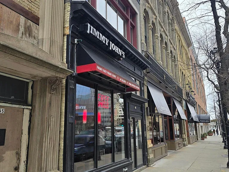 Great Downtown Location!