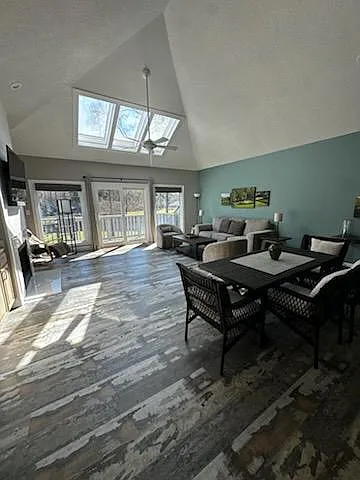 2 bed, 1338 sqft, $2,100 — Photo 4