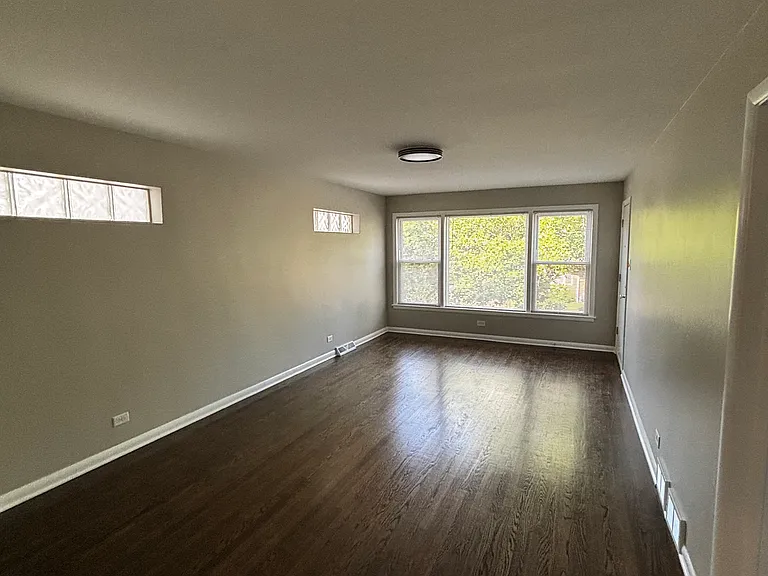 12132 S Michigan Ave — Photo 9