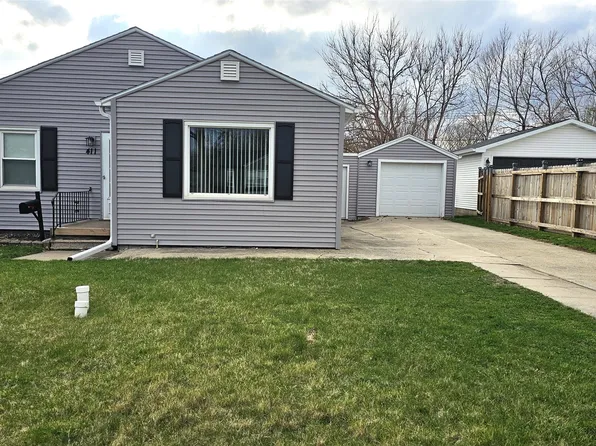 411 E 20th St S, Newton, IA 50208