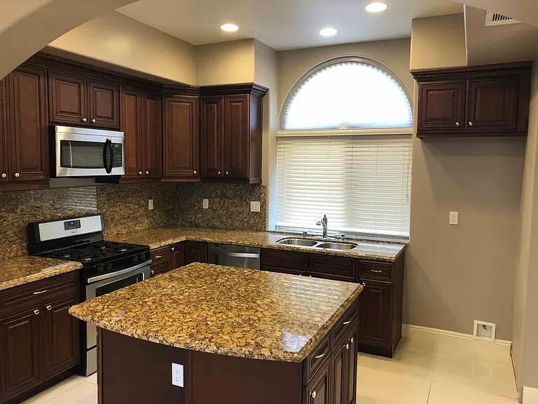 2027 W Bella Ln — Photo 6