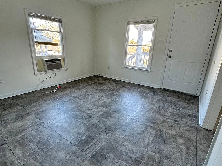609 N Logan St — Photo 6
