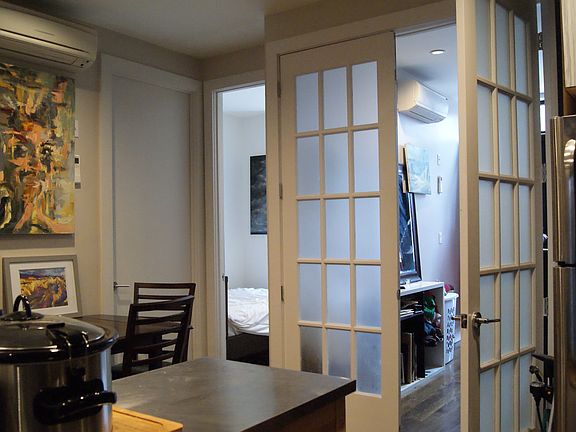 5th image of 121 Woodbine St #1REAR