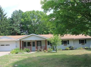 9750 Charles Dr, Valley View, OH 44125