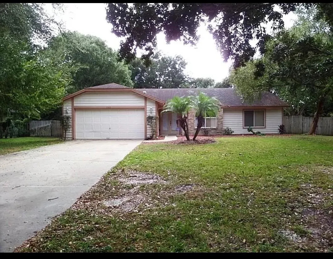 Front view - Estates Cir