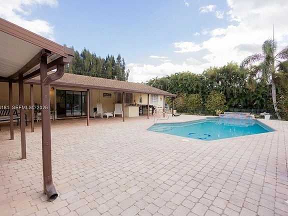 5th image of 4801 SW 202nd Ave