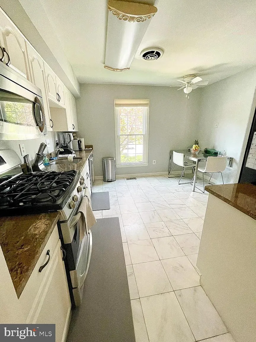 4 bed, 3.5 bath, 2184 sqft, $4,000 — Photo 3