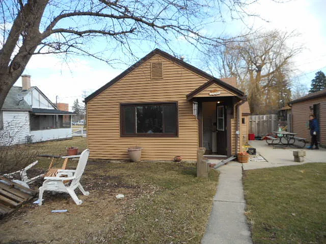349 S Center St photo 1