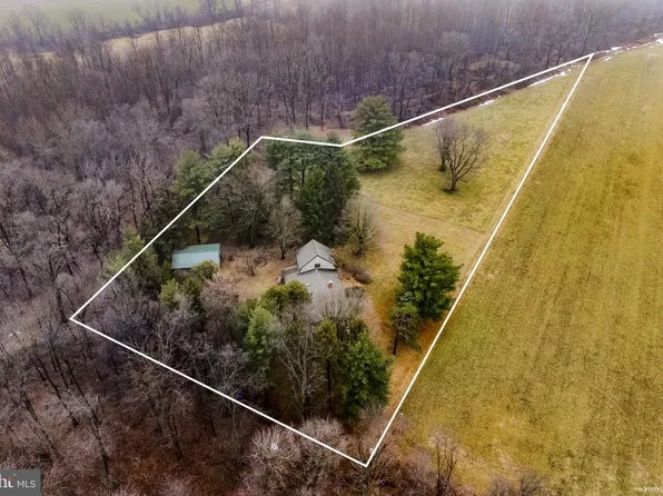 6276 Criswell Rd, Honey Brook, PA 19344