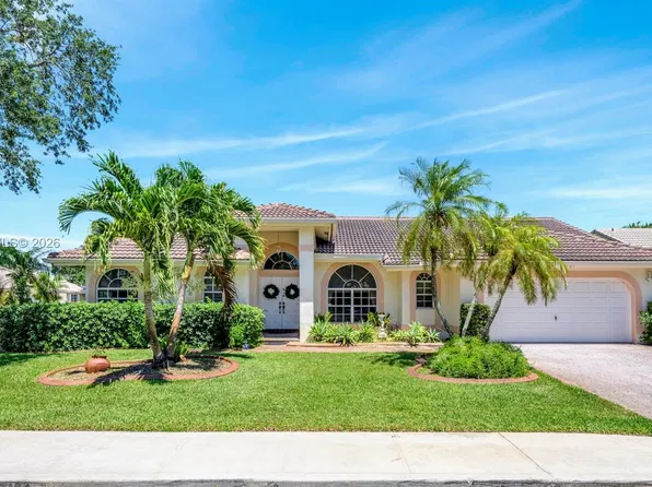 701 SW 93rd Ter, Pembroke Pines, FL 33025