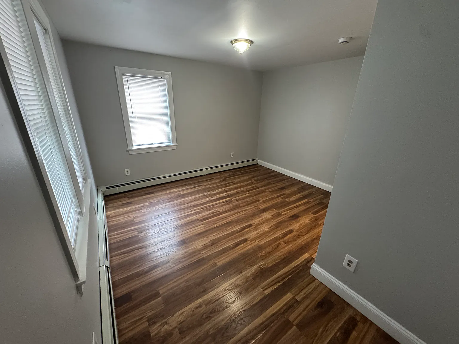 3 bed, 1143 sqft, $2,200 — Photo 3