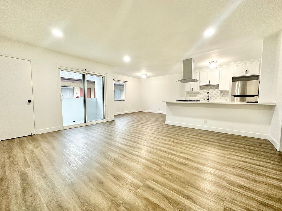 1st image of 1235 N Ogden Dr APT 9