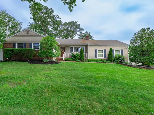 48 William Penn Drive, Stony Brook, NY 11790