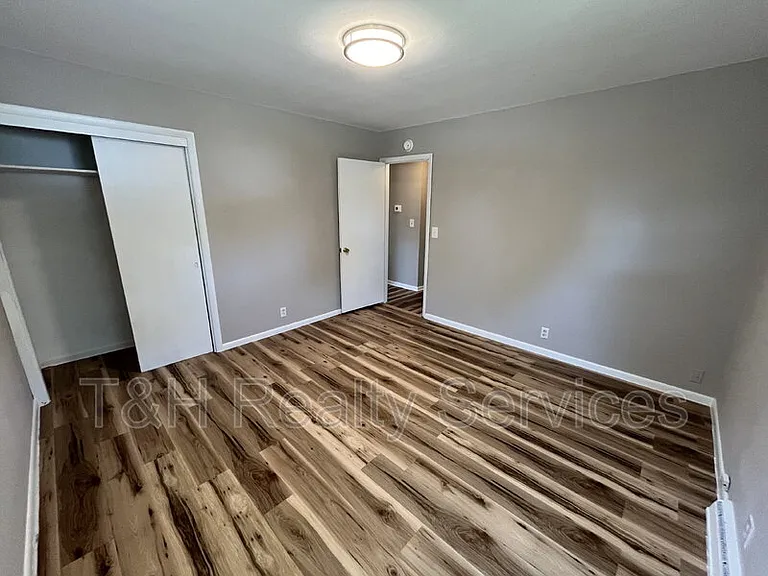 2301 W Murden St — Photo 8
