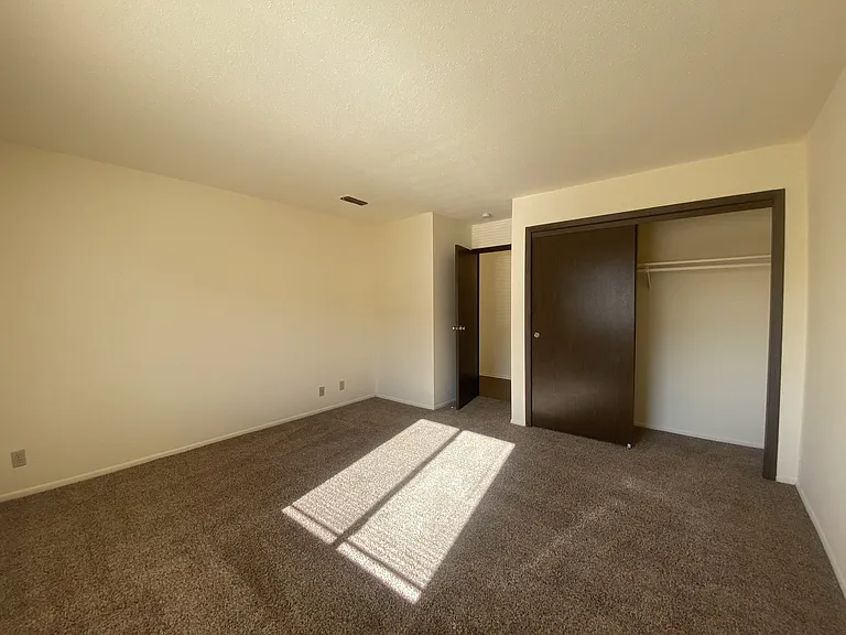 Kimberly Club Apartments — Photo 115