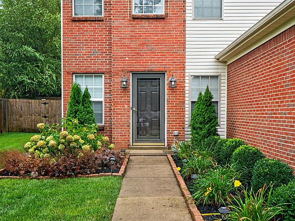 3rd image of 2193 Shaker Run Rd
