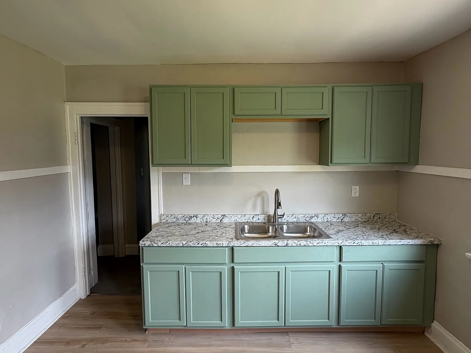 4 bed, $1,375 — Photo 4