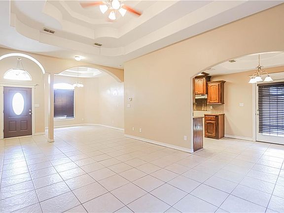 5th image of 614 Stacie Ln