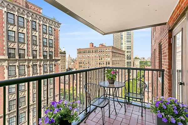 Sold by Compass | media 1