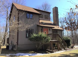 108 Forest Hill Ct, Greentown, PA 18426