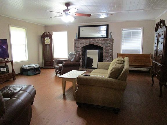 2nd image of 1112 County Road 1875