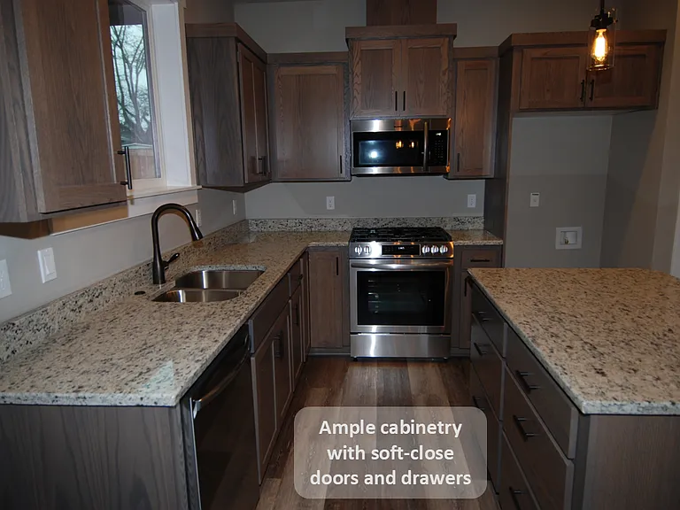 255 NW Douglas St — Photo 28