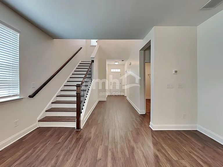 300 Vaughan Pl — Photo 7