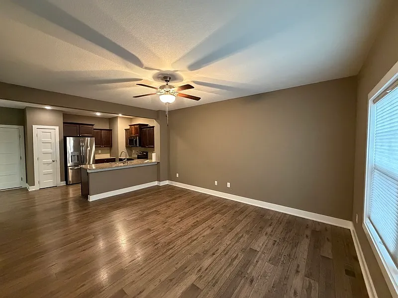3 bed, 2.5 bath, 1782 sqft, $2,150 — Photo 2