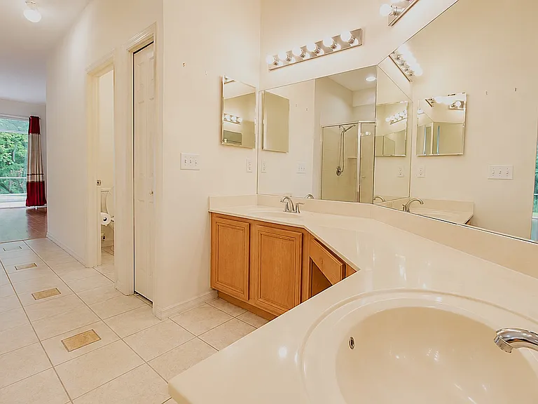 410 Sandringham Ct — Photo 19