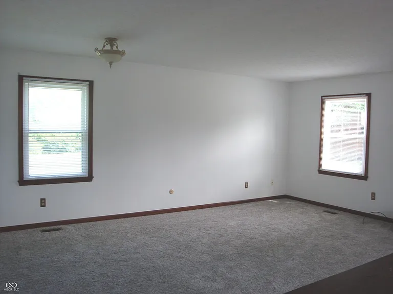 8154 Old Farm Ln — Photo 6