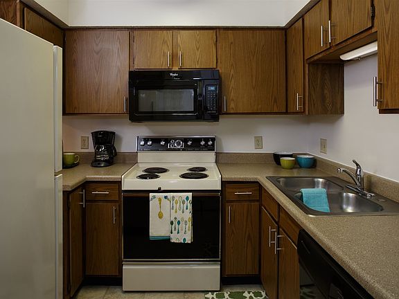 CedarLakesApartments_1bd_06_HighRes[1]