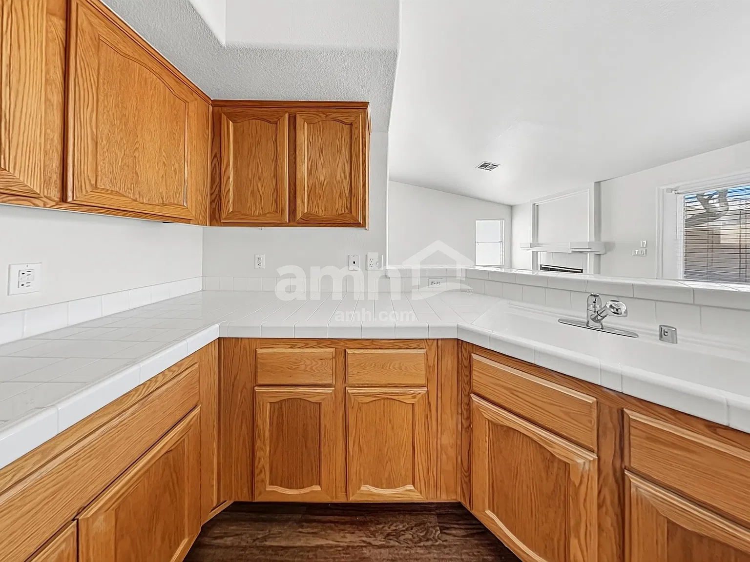 3 bed, 2.0 bath, 1775 sqft, $2,300 — Photo 3