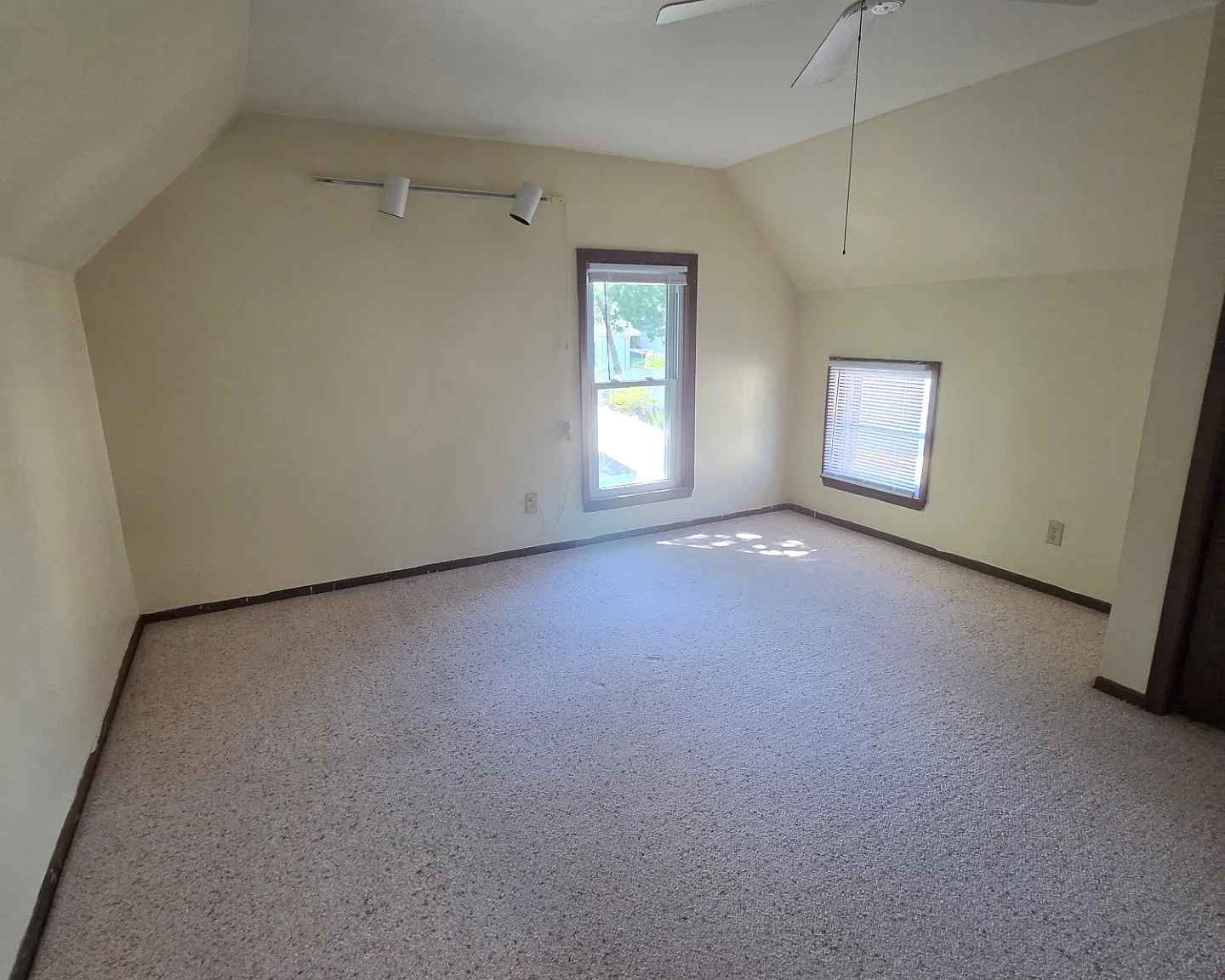 1 bed, 700 sqft, $1,150 — Photo 3