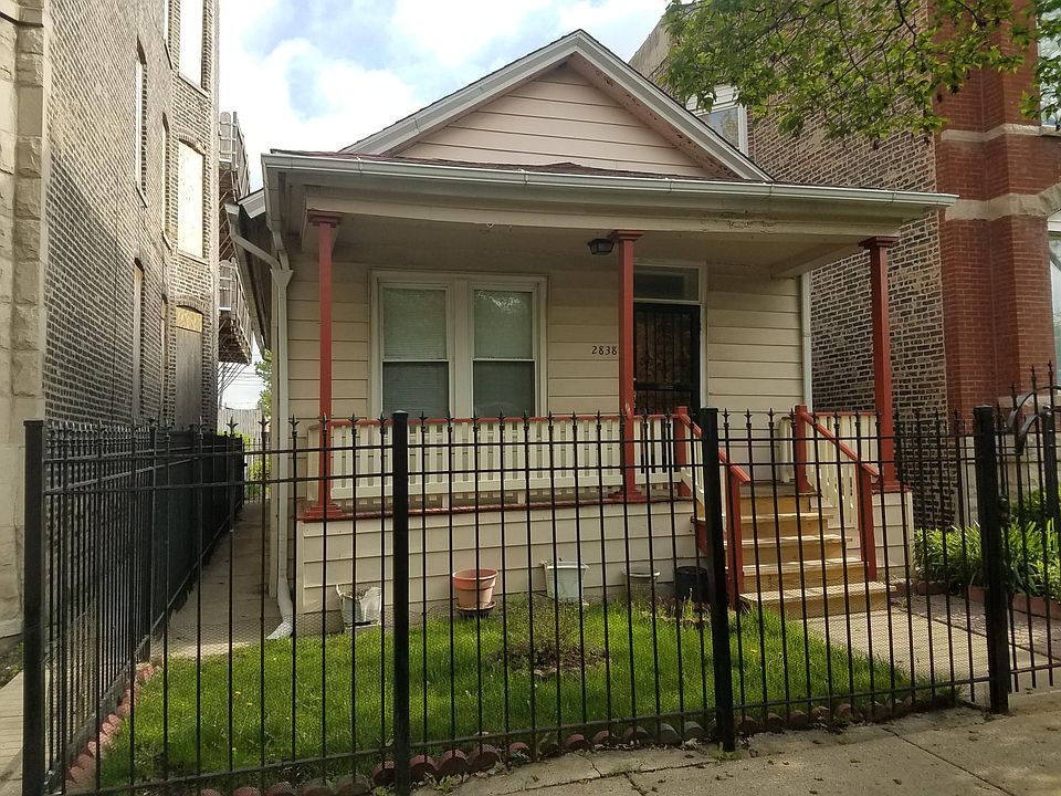 2nd image of 2838 W Fulton St #House
